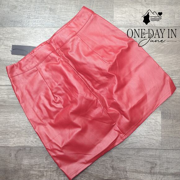 Lulus Faux Leather Mini Skirt Size S - Picture 5 of 5